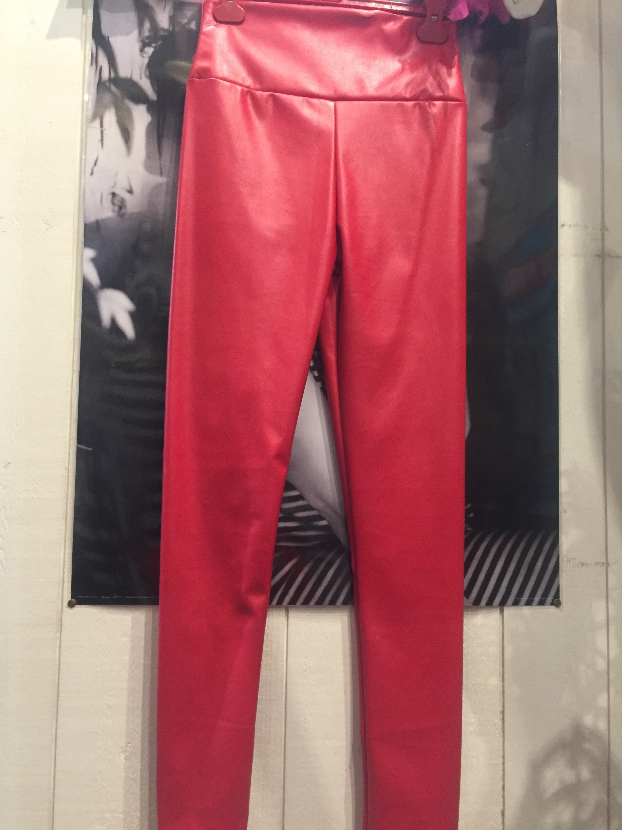 Pantalon simili rouge