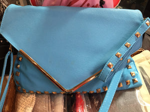 Pochette cloutée